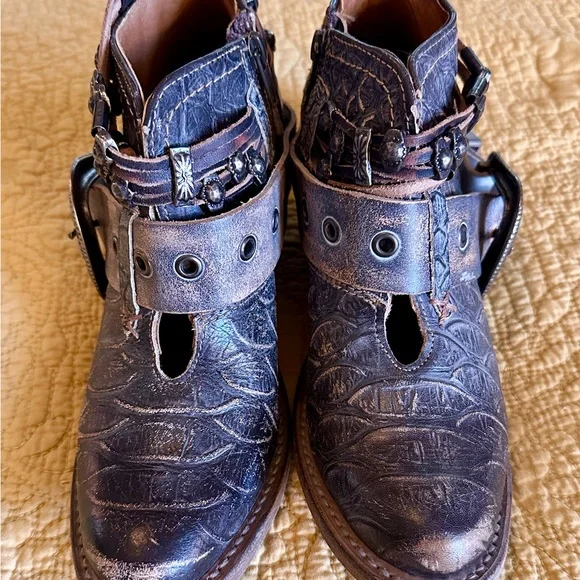 Freebird by Steven Brown Ankle Boots with Brogue Detailing - Picture 8 of 8